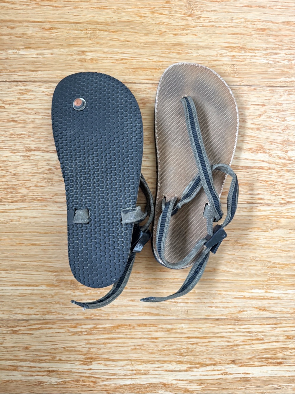 Earth runners Circadian kids Minimalist Strappy Sandals in Brown and Black